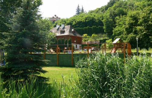 Sandomierz House | Discover Dworek Karpińskich: Family-Friendly Retreat with Pool