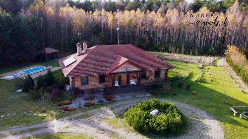gmina Tuczna Ski Chalet | Dworek Ogrodniki: Year-Round Retreat with Pool & Sauna