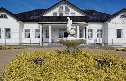 Wejherowo Hotel | Pet-Friendly Dworek Rajska Góra with Ocean View & Hot Tub