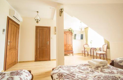 Belchatow Bed & Breakfast | Dworek Stara Szkoła