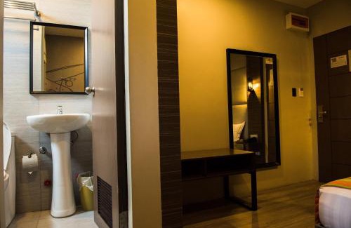 Naga Hotel | Budget-Friendly Stay at Dy Viajero Transient Hotel