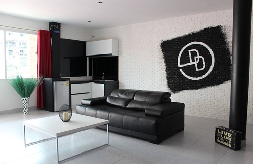 Nanai Road Apartment | Exceptional Dydi Loft with Pool and Oceanfront Views