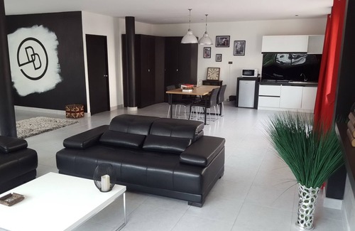 Nanai Road Apartment | Exceptional Dydi Loft with Pool and Oceanfront Views