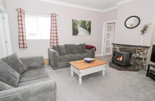 Corwen House | Pet-Friendly Stay at Dyffryn Bach - A Budget Traveler's Haven