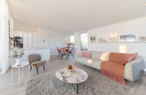 Wemeldinge House | Elegant Chalet with Covered Terrace in Beautiful Zeeland