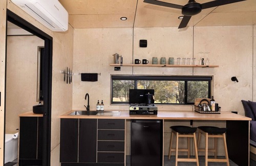 Muchea Cabin | Cozy Dylan Cabin in Chittering with Kitchen Amenities