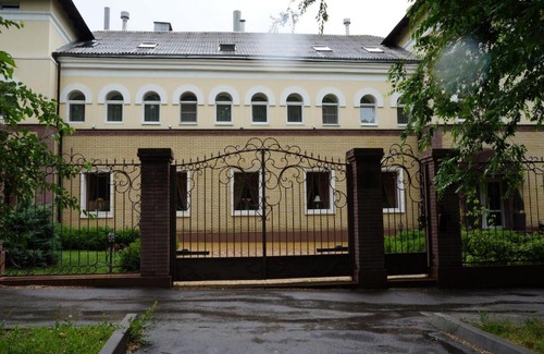 Novocherkassk Hotel | Budget-Friendly Stay at Dynastya Hotel with Hot Tub Access