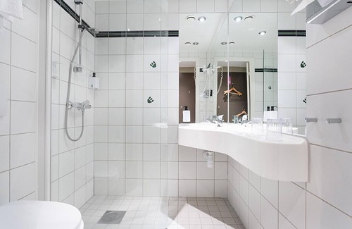 Kristiansand Hotel | Discover Dyreparken Safarihotell: Family-Friendly Retreat