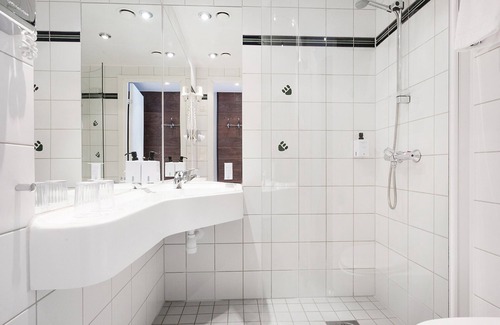 Kristiansand Hotel | Discover Dyreparken Safarihotell: Family-Friendly Retreat
