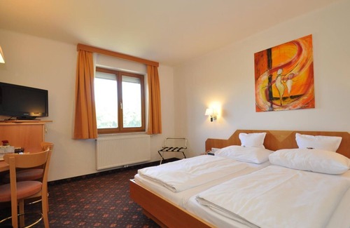 Bad Waltersdorf House | Family-Friendly DZ Märchenwald with Breakfast & Kitchen Access