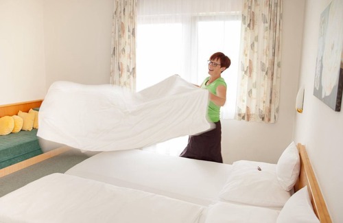 Bad Waltersdorf House | Family-Friendly DZ Märchenwald with Breakfast & Kitchen Access
