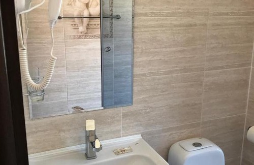 Praskoveyevka House | Oceanfront Dzhankhot Guest House with Hot Tub & Breakfast