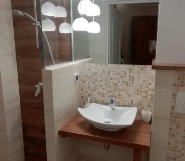 Zalewo House | Experience Dziki Brzeg Jezioraka: Scenic Oceanfront Retreat