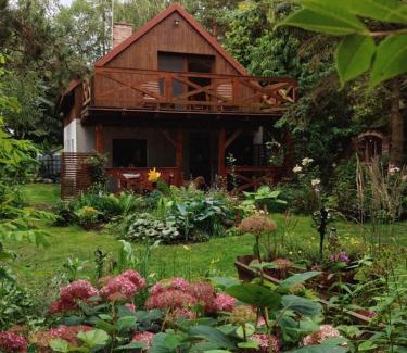 Zalewo House | Experience Dziki Brzeg Jezioraka: Scenic Oceanfront Retreat