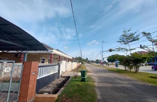 Taman Sri Maulana Villa | Unforgettable Family Retreat at Dzul's Villa - 10/10 Rating