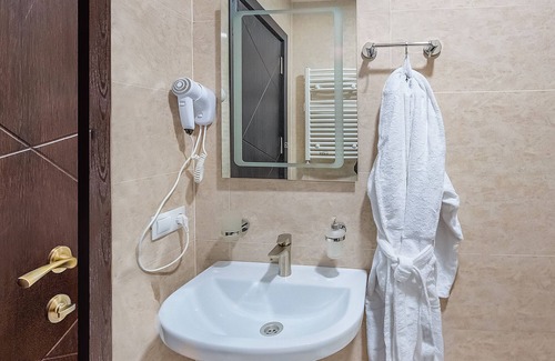 Gori Hotel | Discover Relaxation at Dzvel Ubanshi with Spa & Dining
