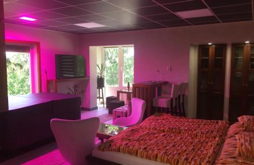 Berekfurdo Apartment | Elegant E 14 with Relaxing Hot Tub and 9/10 Guest Rating