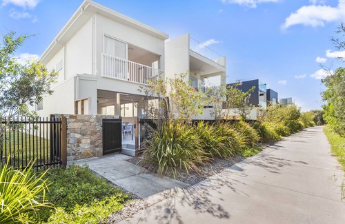 Marcoola House | Pet Friendly Beachfront Villa with Heated Pool & E-Bikes