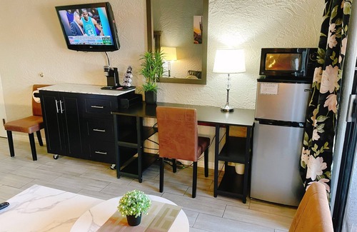 Scottsdale Condo | Inviting Scottsdale Private Room with Pool & Hot Tub