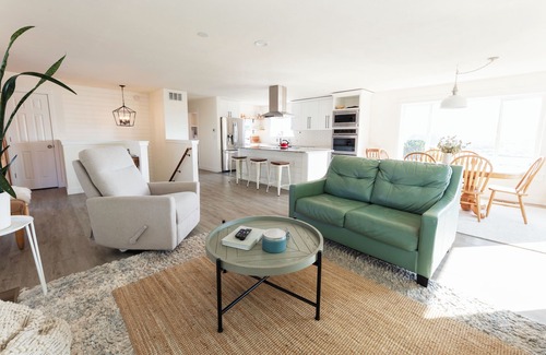 Dallesport House | Experience E+H House: Fast Wifi, Pet Friendly & Scenic Views!