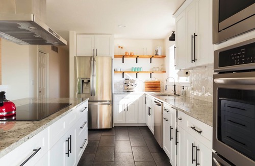 Dallesport House | Experience E+H House: Fast Wifi, Pet Friendly & Scenic Views!