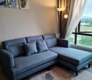 Kempas Apartment | Elevated E Life D Summit Residences: Wifi & Netflix Fun