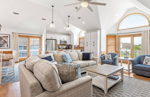 Whalehead Beach House | Unwind at E=M(Sea)2: Private Pool & Rooftop Ocean View