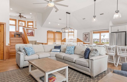 Whalehead Beach House | Unwind at E=M(Sea)2: Private Pool & Rooftop Ocean View