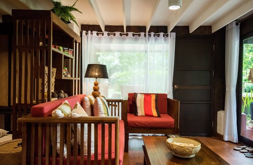 Su Thep Hotel | Discover E-Outfitting Doikham Resort: Pool, Spa & More!