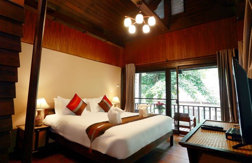 Su Thep Hotel | Discover E-Outfitting Doikham Resort: Pool, Spa & More!