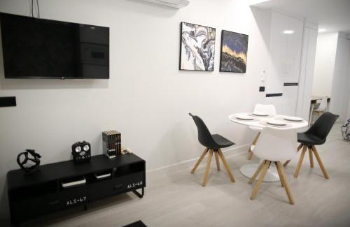 Alamedilla Apartment | Discover E&R-1 Plaza España: Family-Friendly Spa Retreat
