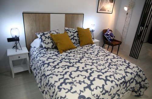 Alamedilla Apartment | Discover E&R-1 Plaza España: Family-Friendly Spa Retreat