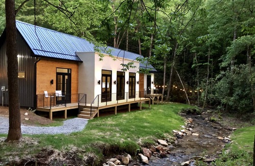 Scaly Mountain House | Creekside E Ranch: Modern Scandinavian Barnhouse Retreat