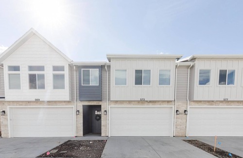 Garden City Villa | Convenient 3BR Retreat with Boat Parking Near Marina
