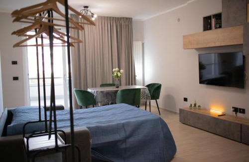 Naples Apartment | Top-Rated E-Twelve Apartment: Family-Friendly Comfort