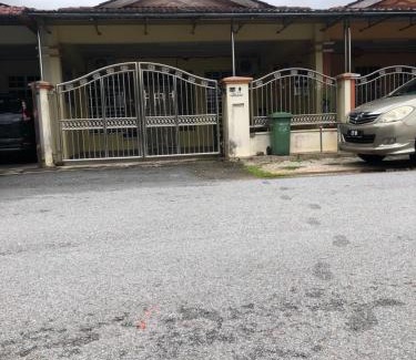 Kuala Rompin Apartment | Family-Friendly E&Y Homestay Rated 9/10 by Guests
