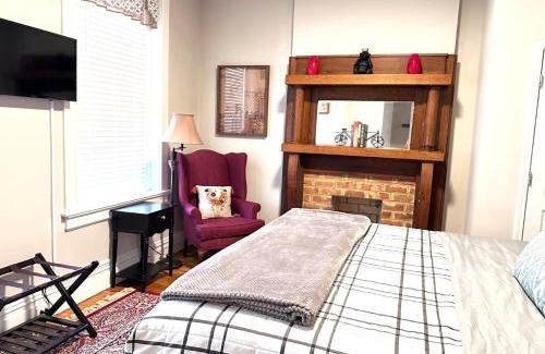 Museum District House | Pet-Friendly Retreat in Carytown with High Guest Ratings