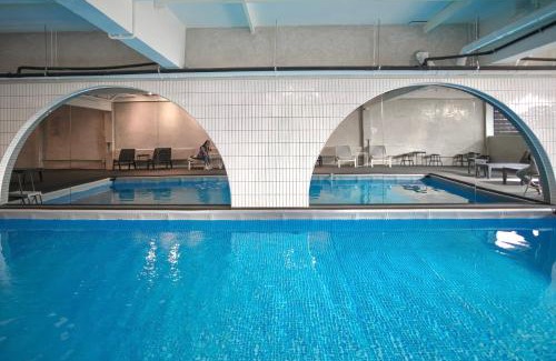 Bang Chak Hotel | Inviting E11 Hotel: Oceanfront Bliss with Pool Access