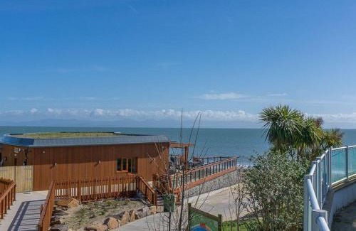 Mynytho House | Relax at E19 The Warren: Pet-Friendly Pool Retreat