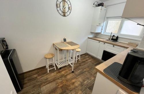 Sfantu Gheorghe Apartment | Budget-Friendly EA Flat - Guest Rated 10/10 for Comfort