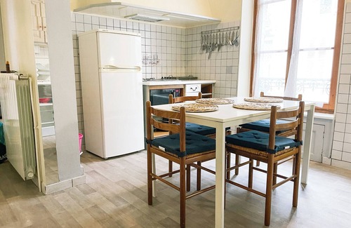Quartier Chorier-Berriat Apartment | EA Marx Residence - Family-Friendly Stay with Free Wifi
