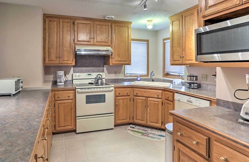 Eagan House | Family-Friendly Eagan Home with Porch near Mall of America