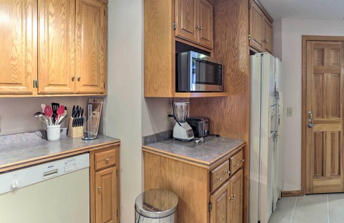 Eagan House | Family-Friendly Eagan Home with Porch near Mall of America