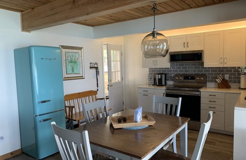 Manistee Cottage | Experience Eagle Bluff Cottage with Ocean & Lake Views