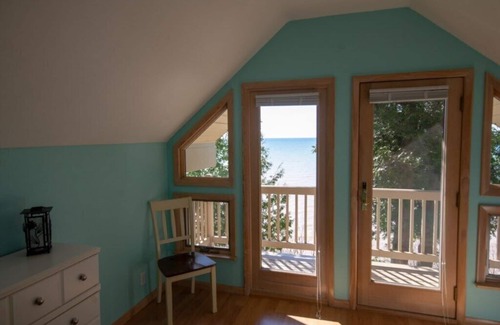 Manistee Cottage | Experience Eagle Bluff Cottage with Ocean & Lake Views