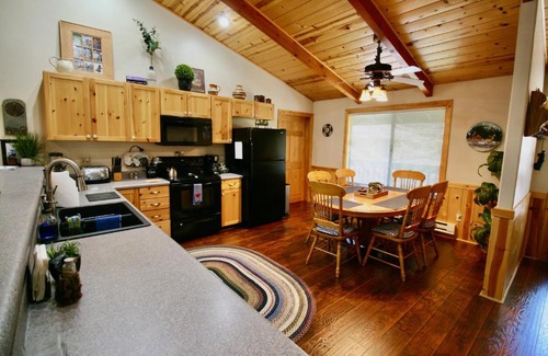 Pinetop House | Experience Eagle Circle: Pet-Friendly 4-Star Retreat