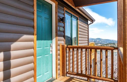 Estes Park Apartment | Mountain Retreat: Eagle Cliff Condo with Breakfast & Family Fun