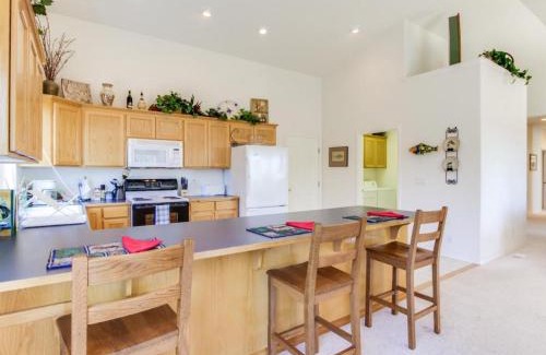 Redmond House | Relaxing Eagle Crest Nature Retreat with Pool & Hot Tub