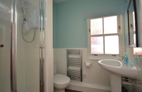 Tobermory House | Comfortable Eagle Ensuite Room for Family Getaways