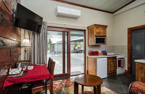 Gawler Bed & Breakfast | Discover Eagle Foundry Bed & Breakfast: 4-Star Comfort Awaits
